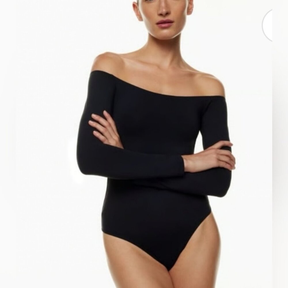 Aritzia Babaton Contour Off the shoulder size Large Gray colour